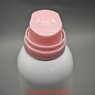 Smooth-acting Shaving foam valve for luxury shaving kits with ergonomic foam control